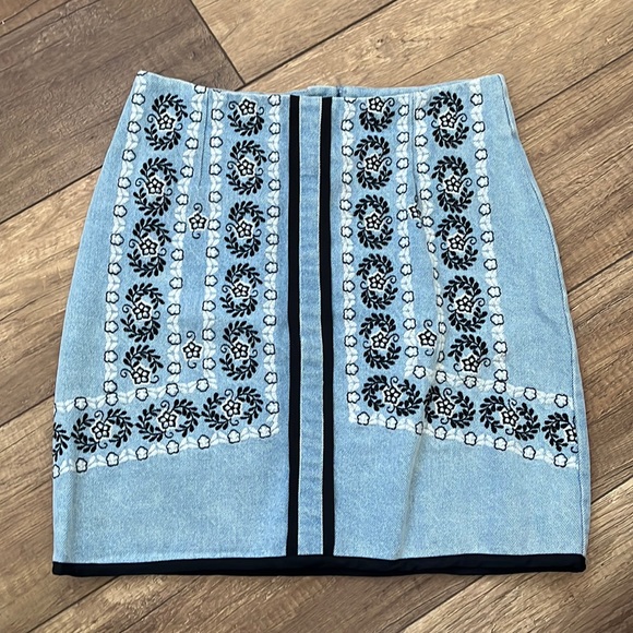 River Island Embroidered Denim Skirt UK6 (US 2) - Picture 1 of 5